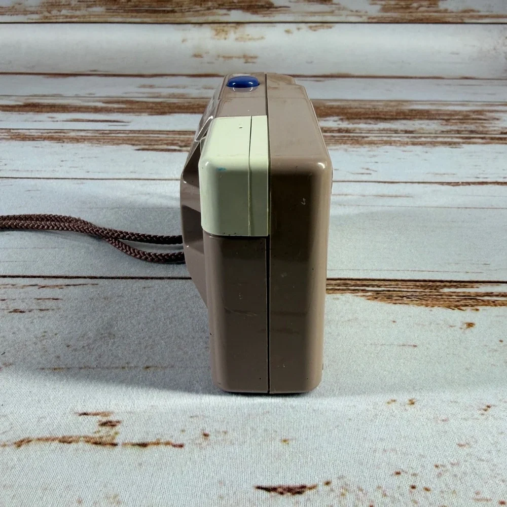 Vintage Le Clic 35mm Film Camera Tan Cream Blue Point and Shoot with Flash USA
